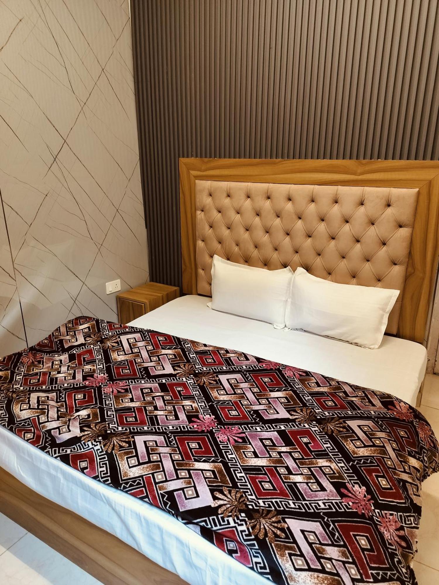 Madan Kunj B & B Mall Road شيملا المظهر الخارجي الصورة