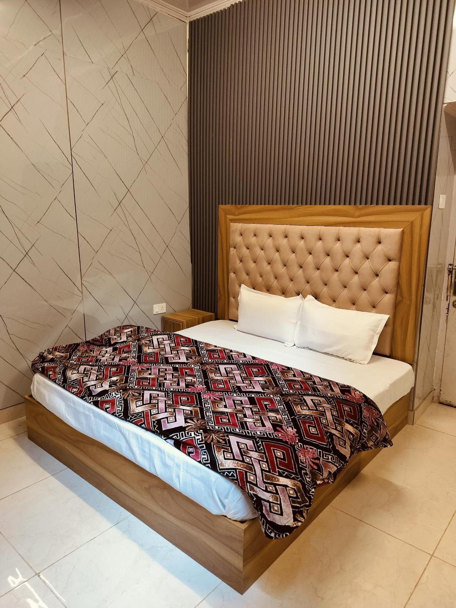 Madan Kunj B & B Mall Road شيملا المظهر الخارجي الصورة
