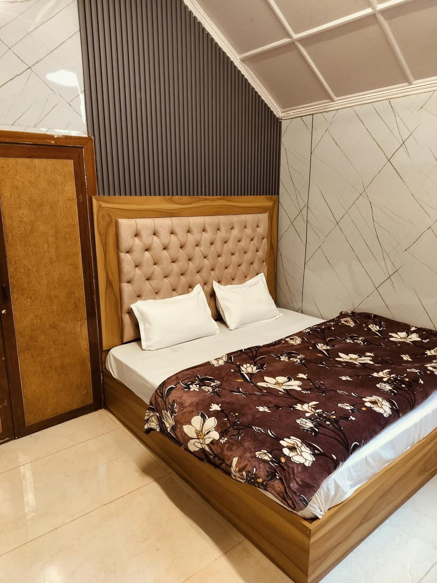 Madan Kunj B & B Mall Road شيملا المظهر الخارجي الصورة