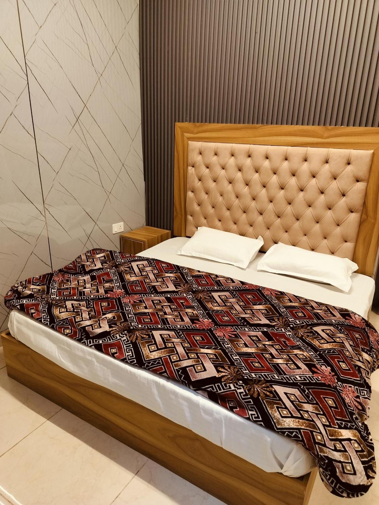 Madan Kunj B & B Mall Road شيملا المظهر الخارجي الصورة