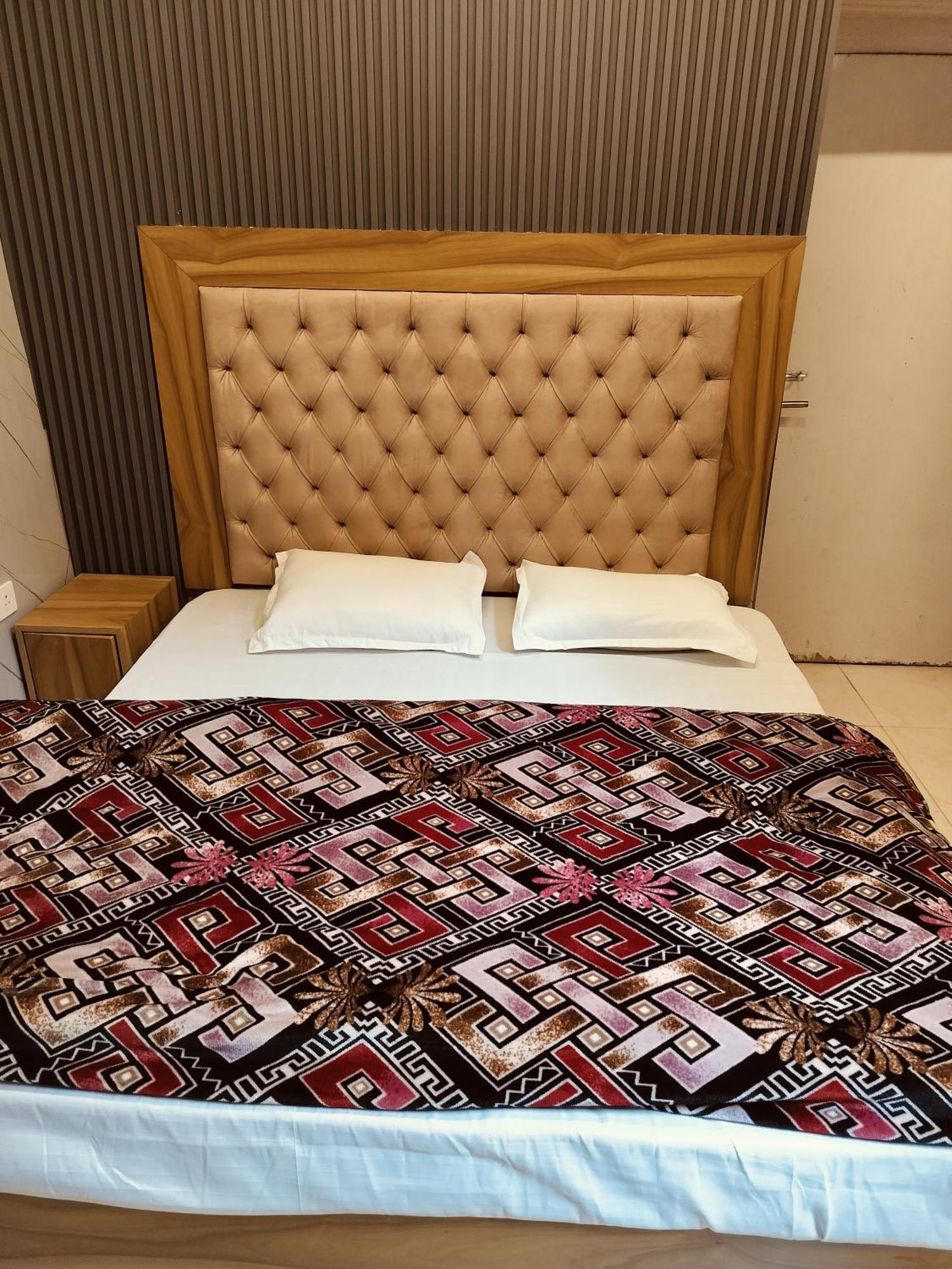 Madan Kunj B & B Mall Road شيملا المظهر الخارجي الصورة